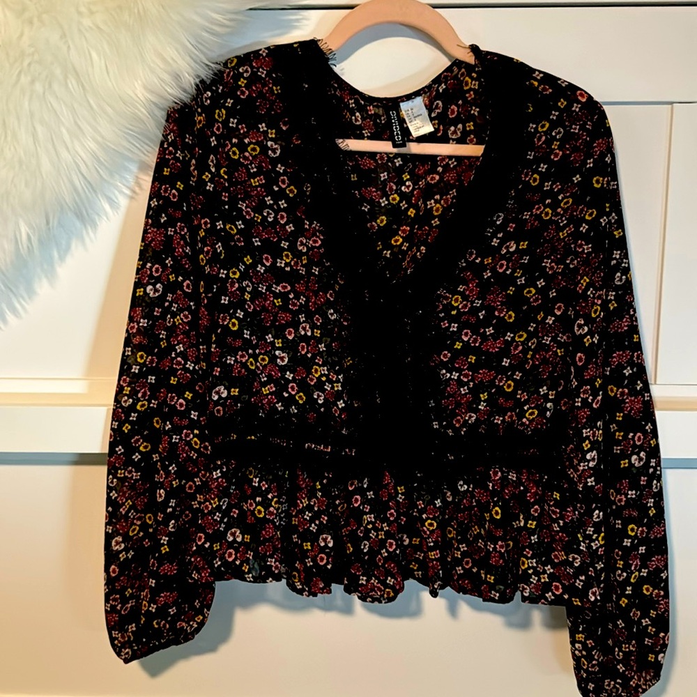 H&M lace sheer floral v-neck peplum blouse top long sleeve